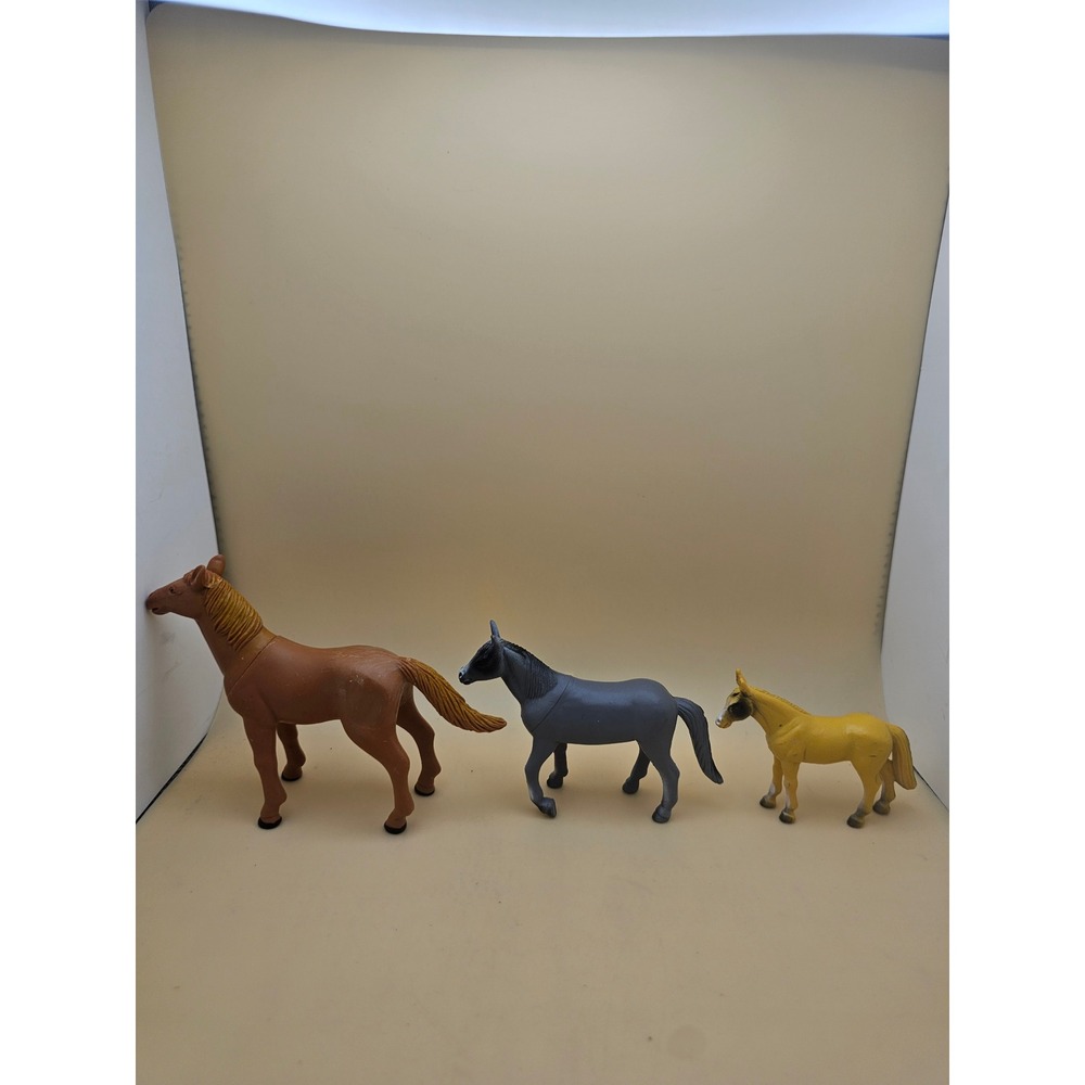 Vintage Style Plastic Horse Toy Figures Set of 3 Brown Grey Yellow Farm Animals - Picture 4 of 4